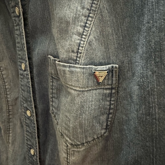 Guess - Picture 4 of 7